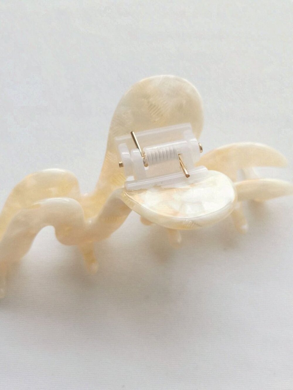 Pastel Yellow Floral Hair Claw Clip Elegant Pearlized Petal Hair Accessory